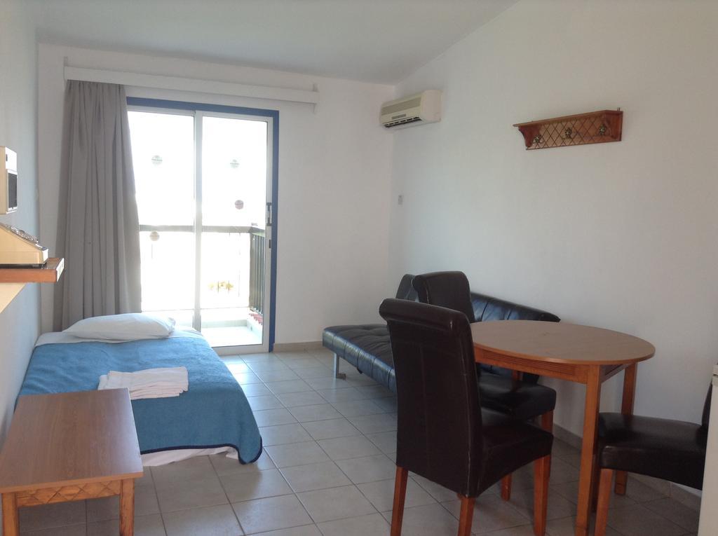 Aphelandra Hotel Apartments Ayia Napa Bilik gambar